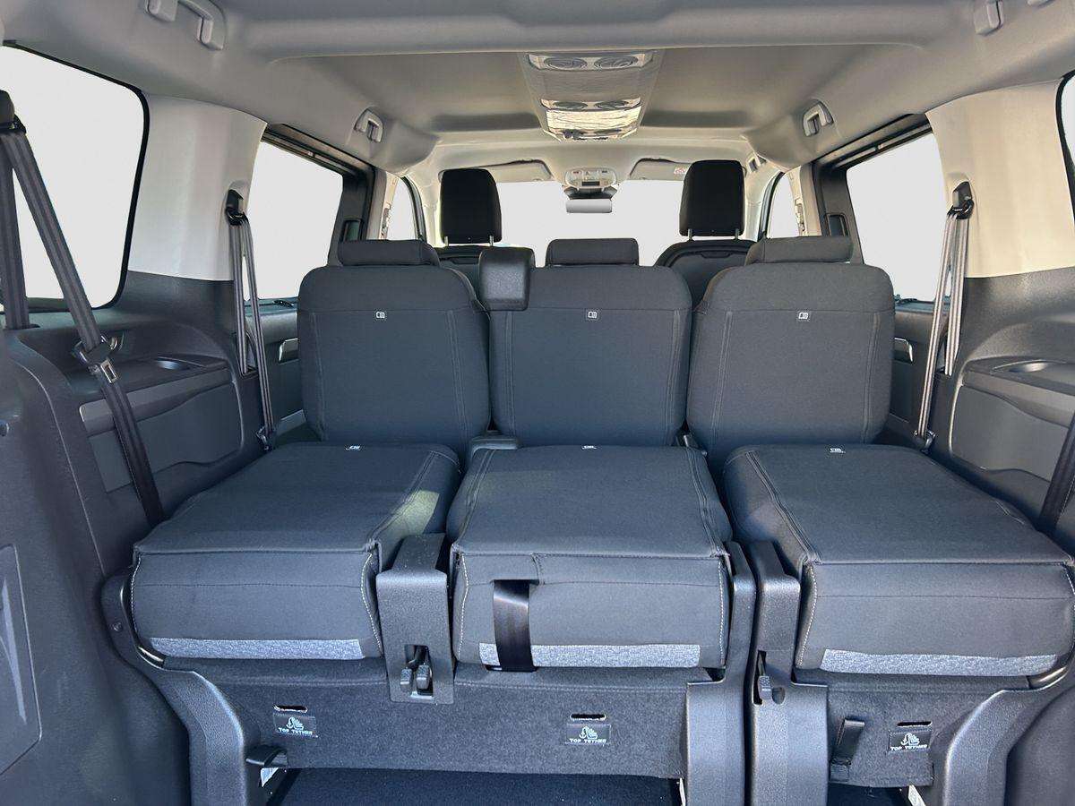 Fahrzeugbild eines Peugeot Traveller