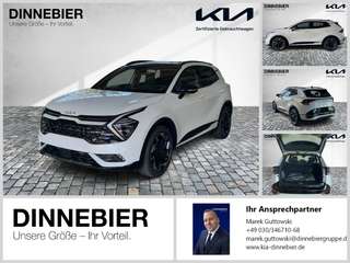 Schräge Frontansicht auf einen Kia Sportage , freigestellt