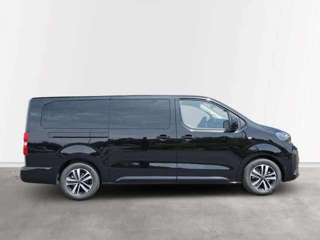 Fahrzeugbild eines Peugeot Traveller