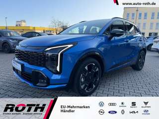 Schräge Frontansicht auf einen Kia Sportage , freigestellt