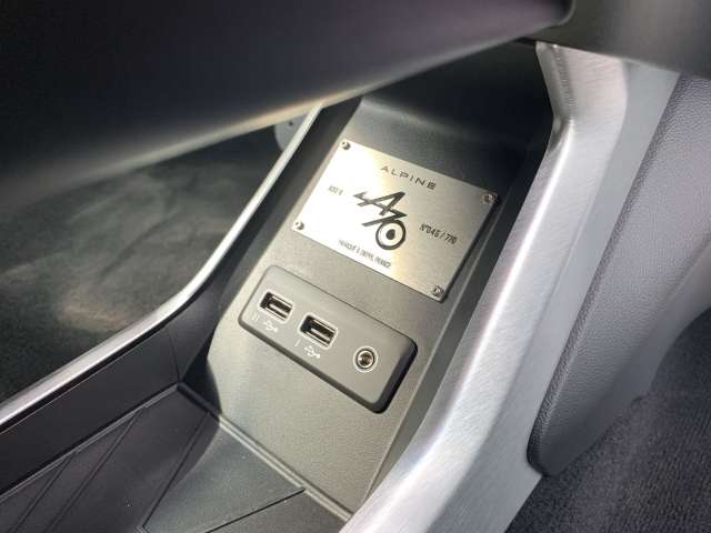 Fahrzeugbild eines Alpine A110