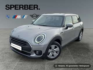 Schräge Frontansicht auf einen MINI Clubman , freigestellt