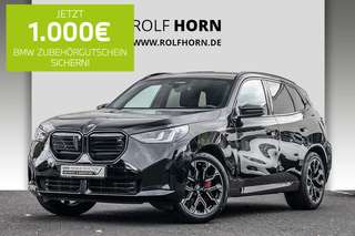 Schräge Frontansicht auf einen BMW X3 , freigestellt