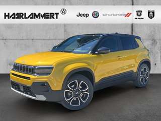 Schräge Frontansicht auf einen Jeep Avenger , freigestellt