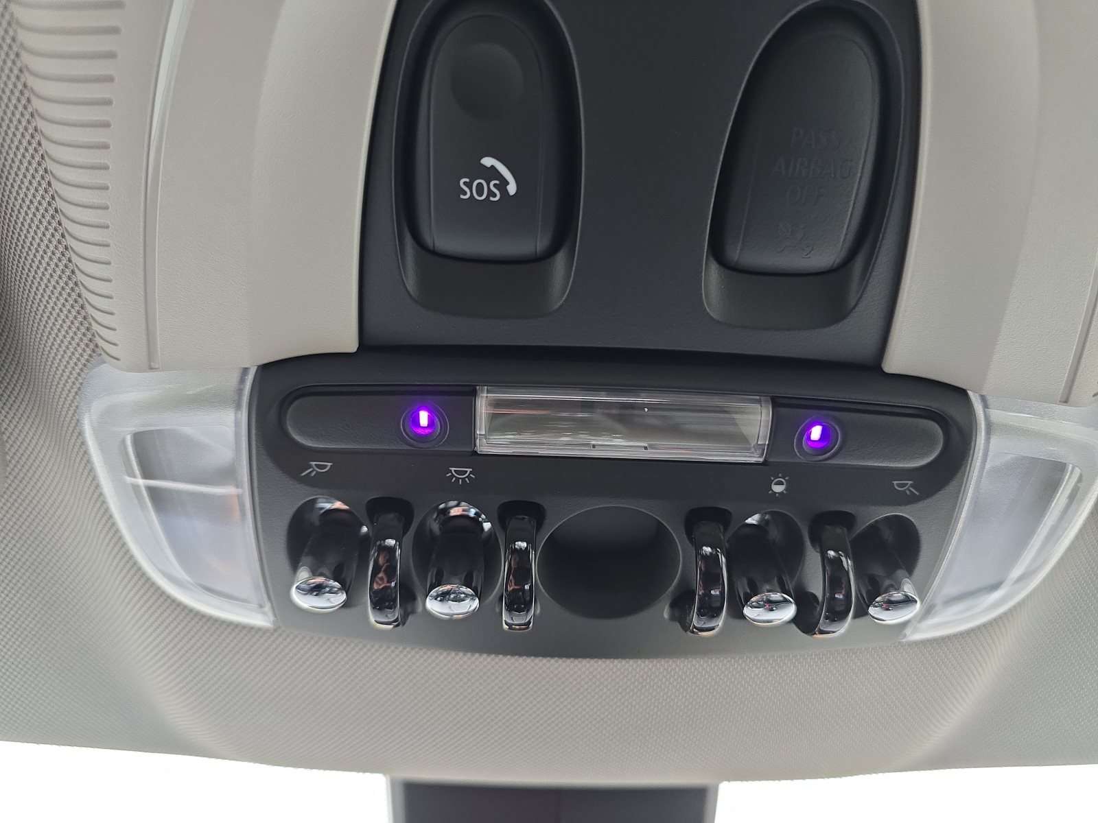 Fahrzeugbild eines MINI COOPER SE