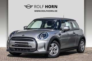 Schräge Frontansicht auf einen MINI COOPER , freigestellt
