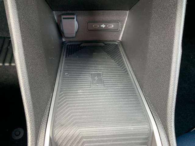 Fahrzeugbild eines Renault 4 E-TECH