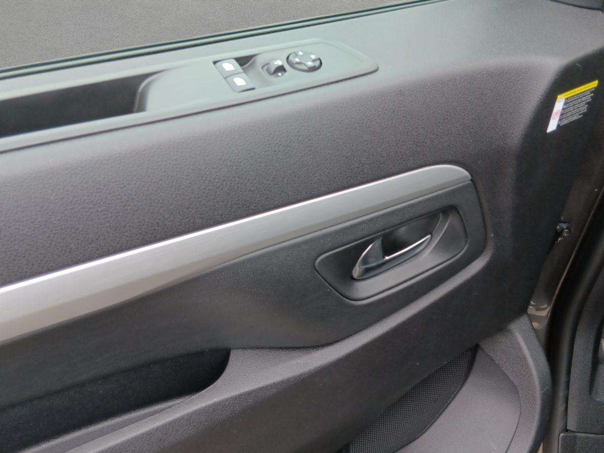 Fahrzeugbild eines Peugeot Traveller