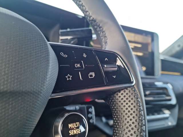 Fahrzeugbild eines Renault 4 E-TECH