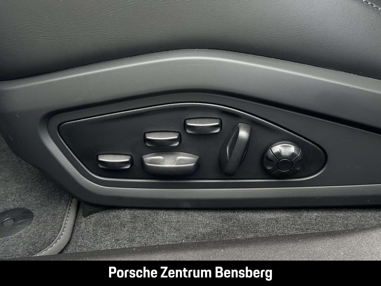 Fahrzeugbild eines Porsche Taycan