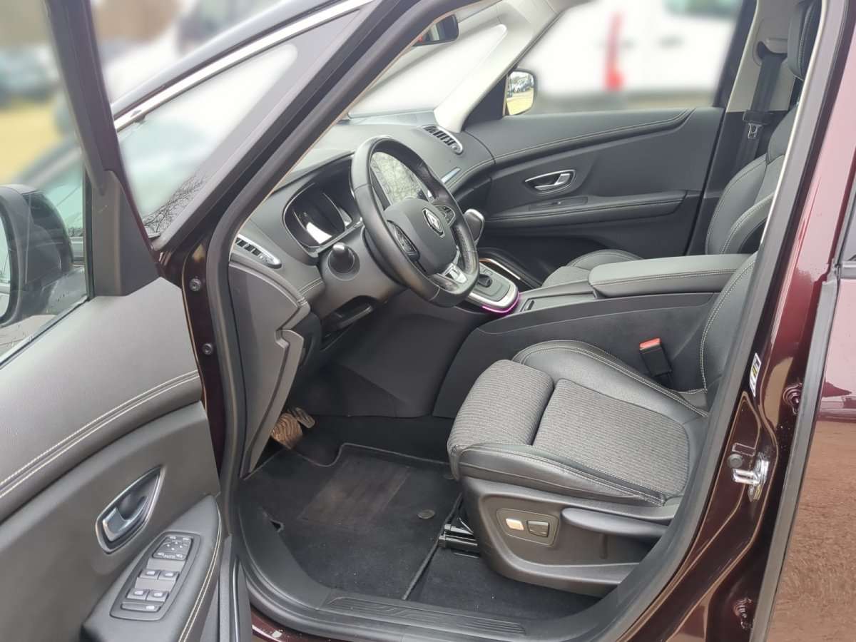 Fahrzeugbild eines Renault Grand Scénic