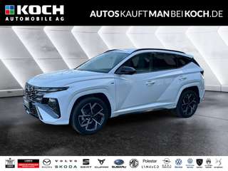 Schräge Frontansicht auf einen Hyundai Tucson , freigestellt