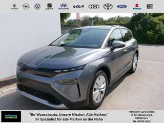 Schräge Frontansicht auf einen Skoda ELROQ , freigestellt