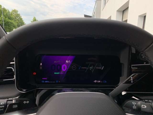 Fahrzeugbild eines Renault 4 E-TECH