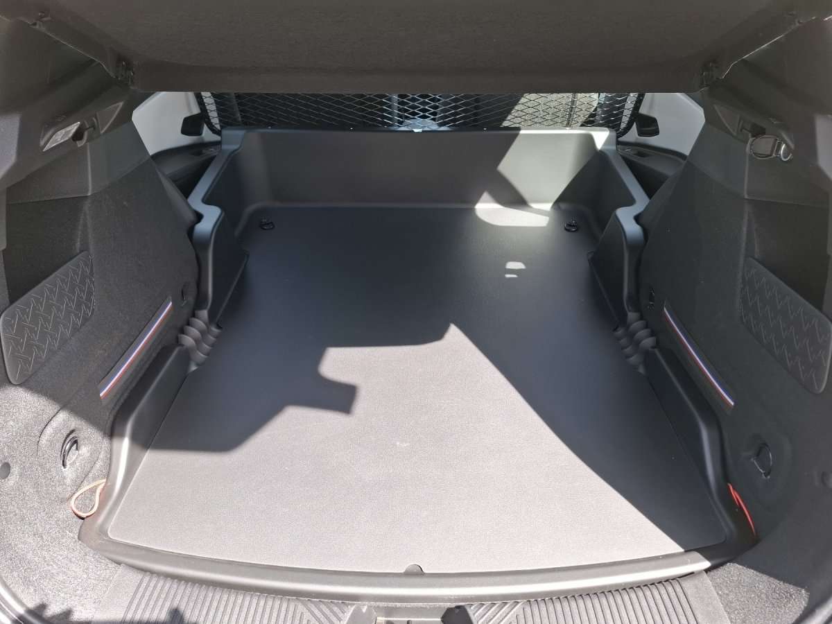 Fahrzeugbild eines Renault 4 E-TECH