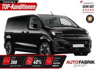 Schräge Frontansicht auf einen Opel Zafira , freigestellt