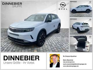 Schräge Frontansicht auf einen Opel Grandland X , freigestellt