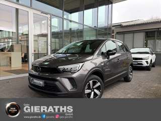 Schräge Frontansicht auf einen Opel Crossland X , freigestellt