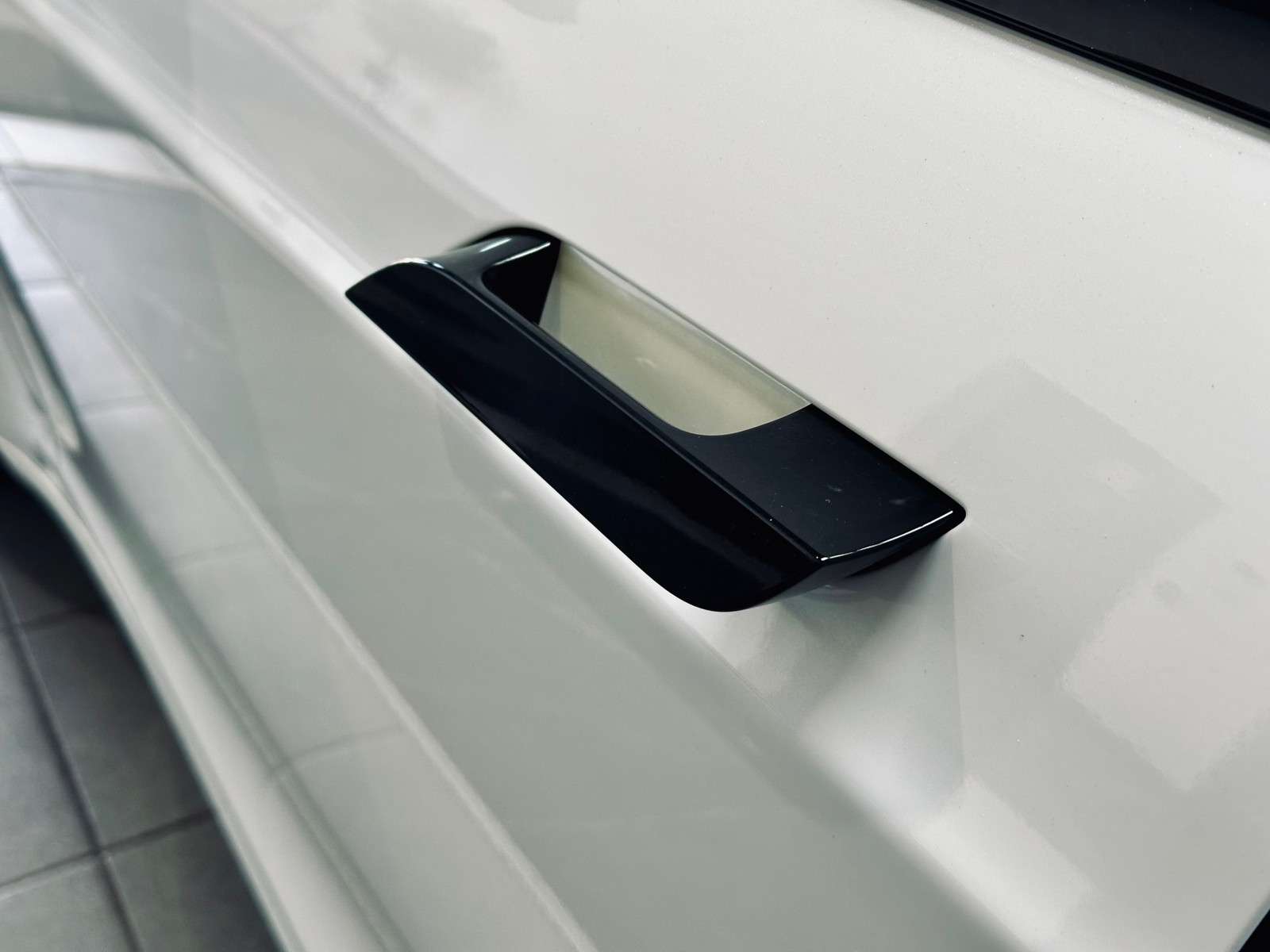 Fahrzeugbild eines TESLA Model S