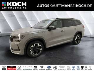 Schräge Frontansicht auf einen Skoda Kodiaq , freigestellt
