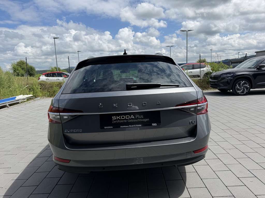 Fahrzeugbild eines Skoda Superb