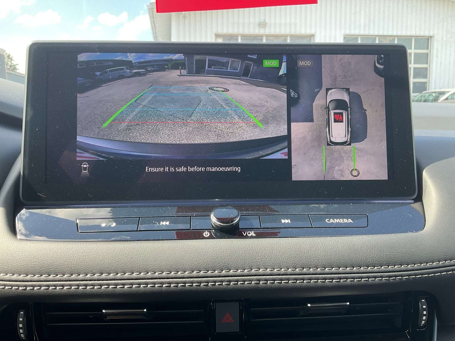 Fahrzeugbild eines Nissan X-TRAIL