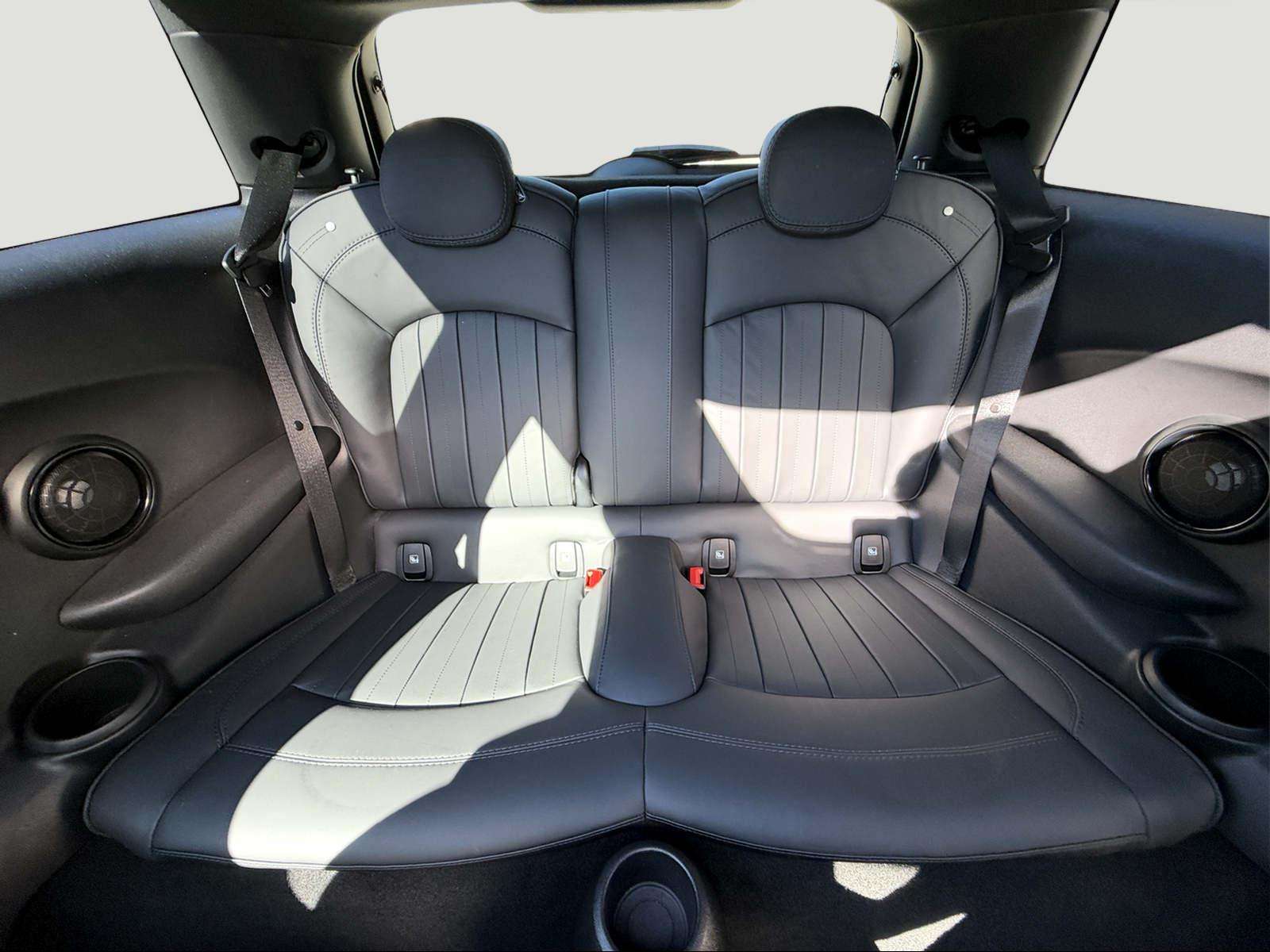 Fahrzeugbild eines MINI COOPER SE