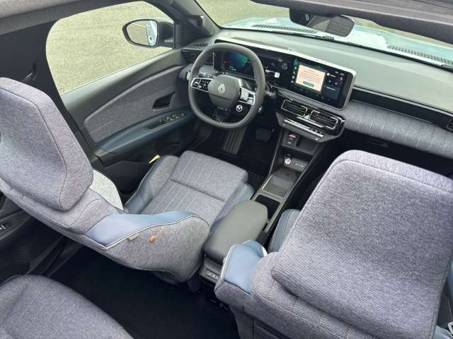 Fahrzeugbild eines Renault 4 E-TECH
