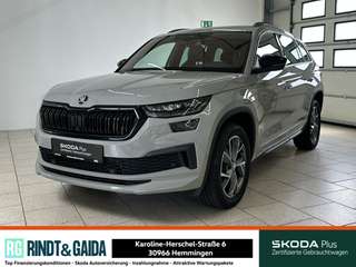 Schräge Frontansicht auf einen Skoda Kodiaq , freigestellt