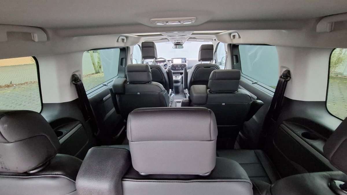 Fahrzeugbild eines Peugeot Traveller