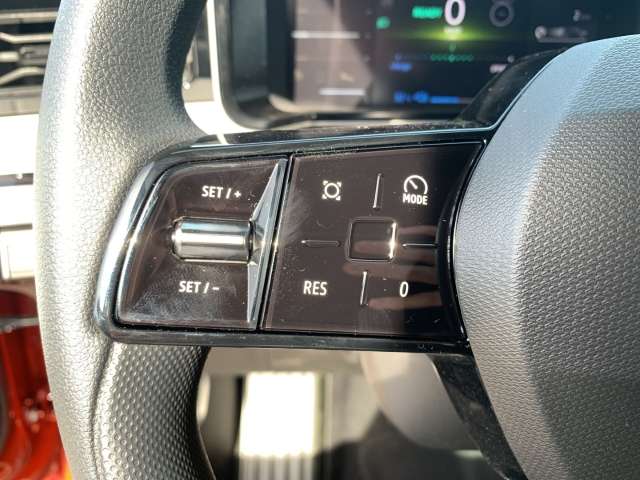 Fahrzeugbild eines Renault 4 E-TECH