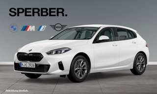 Schräge Frontansicht auf einen BMW 1er-Reihe , freigestellt