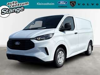 Schräge Frontansicht auf einen Ford Transit Custom , freigestellt