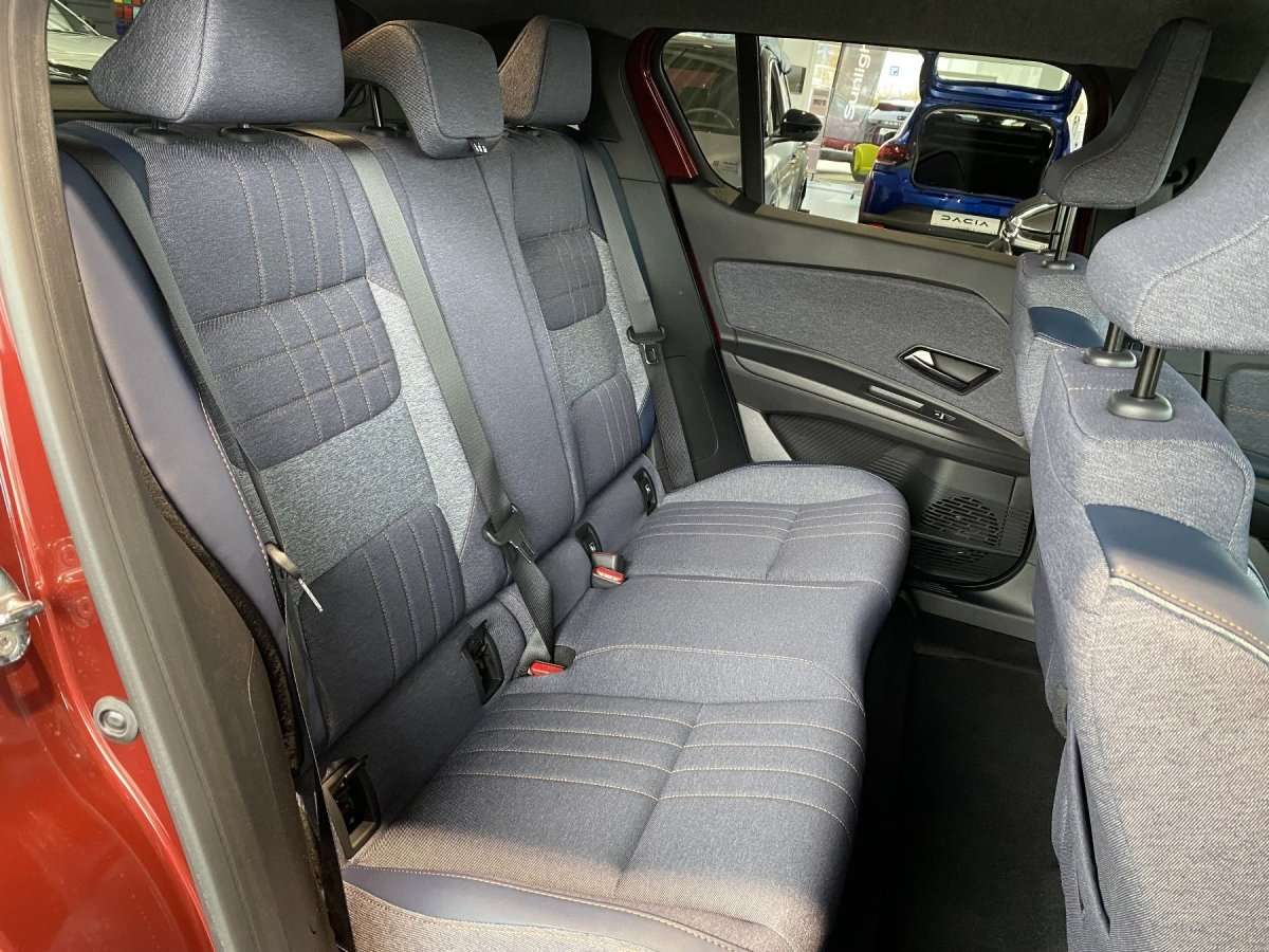 Fahrzeugbild eines Renault 4 E-TECH