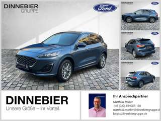 Schräge Frontansicht auf einen Ford Kuga , freigestellt