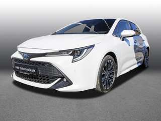 Schräge Frontansicht auf einen Toyota Corolla , freigestellt