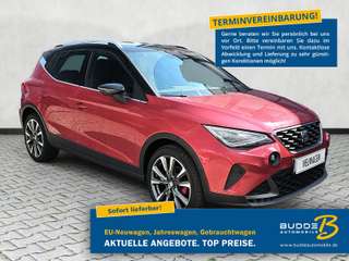 Schräge Frontansicht auf einen SEAT Arona , freigestellt