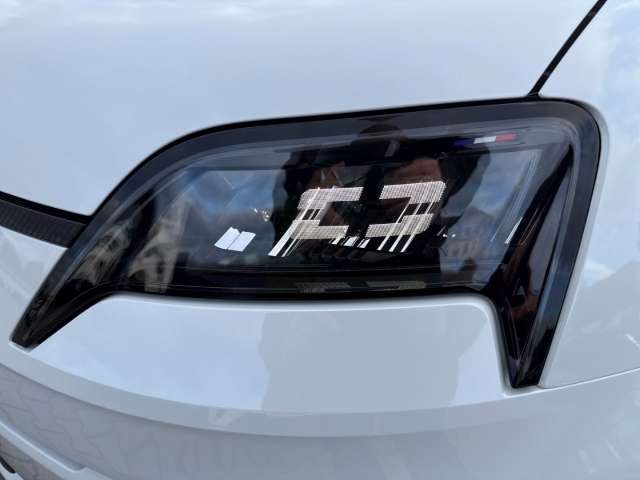 Fahrzeugbild eines Renault 5 E-TECH