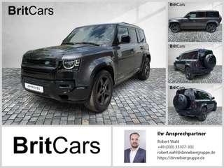Schräge Frontansicht auf einen Land Rover Defender , freigestellt