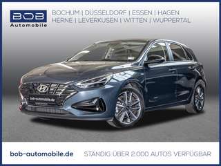 Schräge Frontansicht auf einen Hyundai i30 , freigestellt