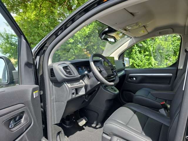 Fahrzeugbild eines Peugeot Traveller