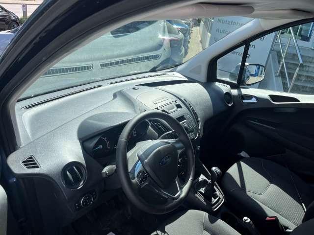 Fahrzeugbild eines Ford Transit Courier