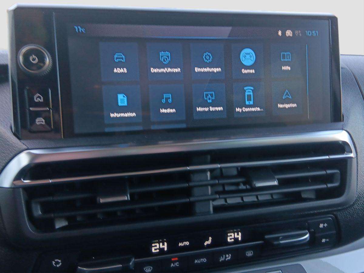 Fahrzeugbild eines Peugeot Traveller