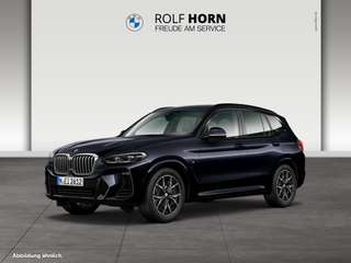 Schräge Frontansicht auf einen BMW X3 , freigestellt