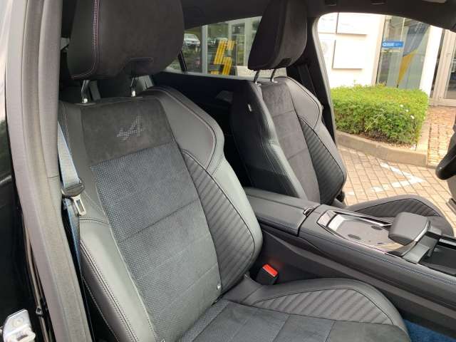 Fahrzeugbild eines Renault Rafale