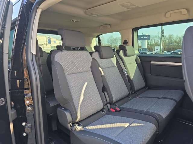 Fahrzeugbild eines Peugeot Traveller
