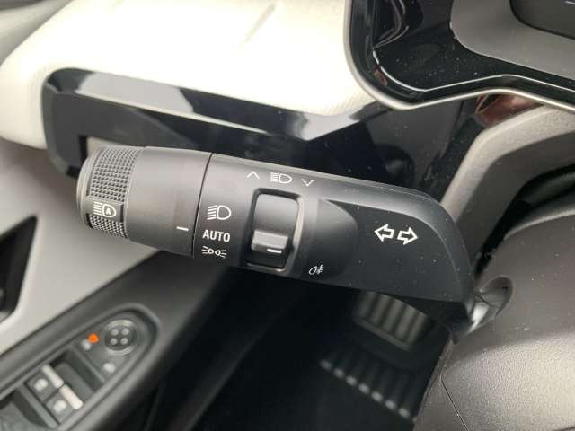 Fahrzeugbild eines Renault 4 E-TECH