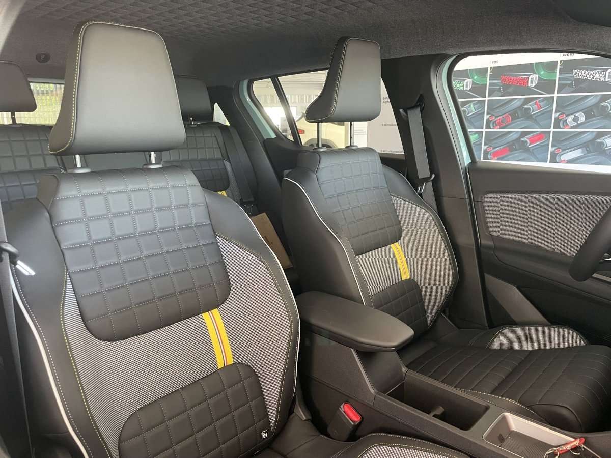 Fahrzeugbild eines Renault 4 E-TECH
