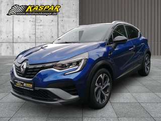 Schräge Frontansicht auf einen Renault Captur , freigestellt