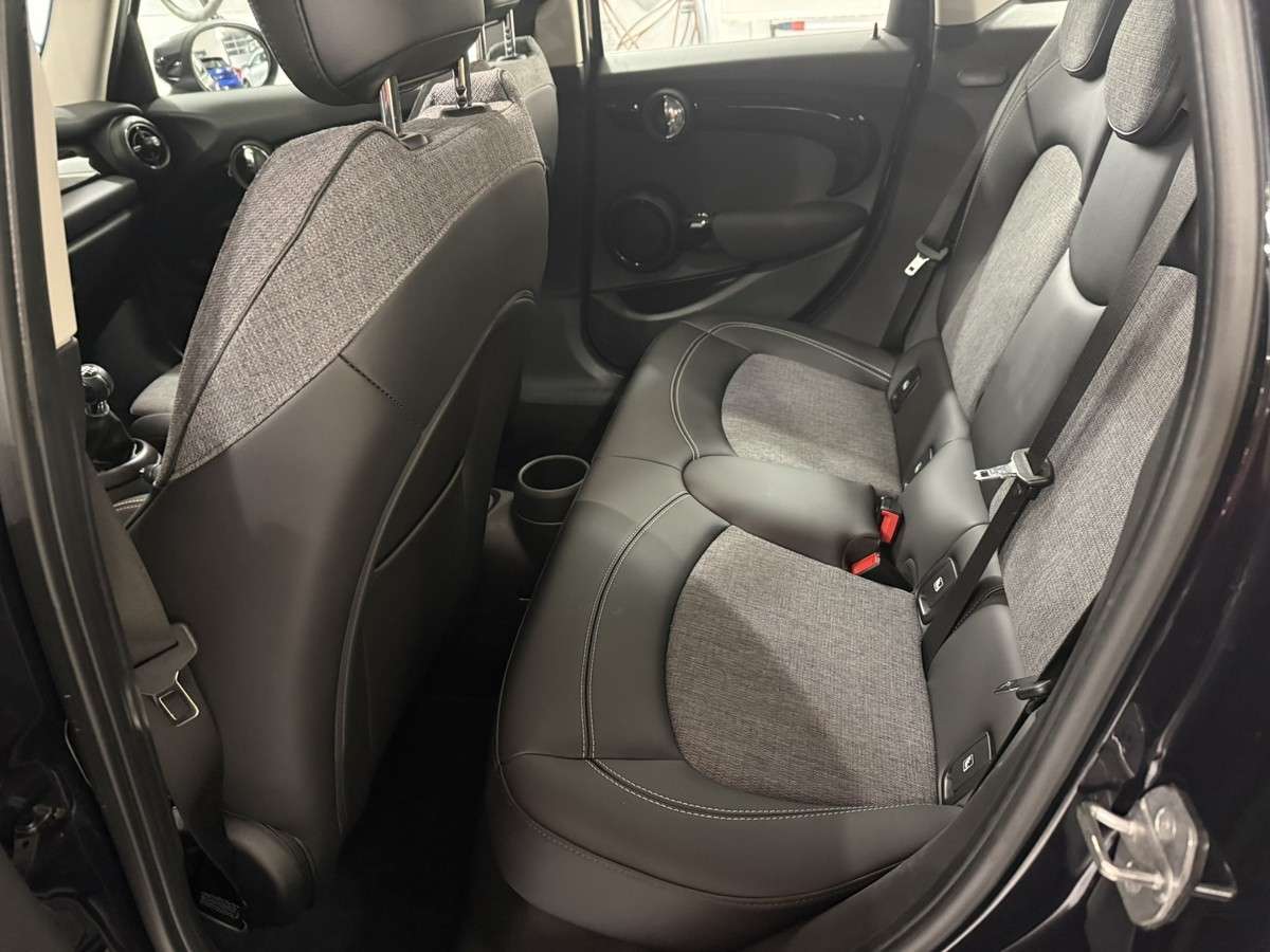 Fahrzeugbild eines MINI MINI